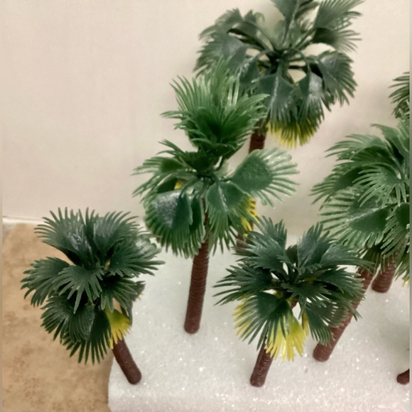 Variety Of Rainforest Palm Tree Set - Picture 15 of 16